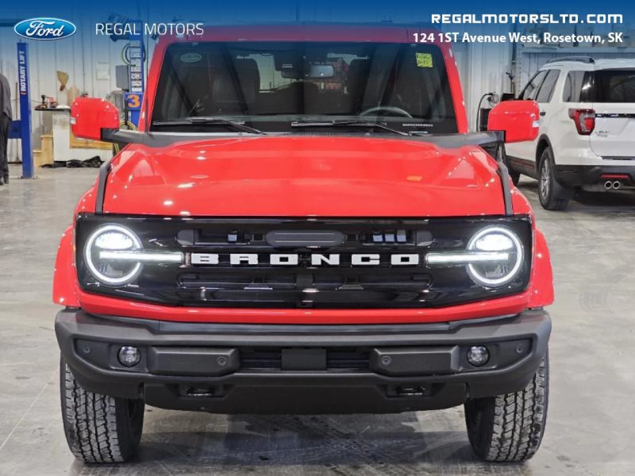 2024 Ford Bronco Outer Banks Main Image